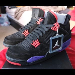 Air Jordan 4 retro Raptors
New Size 10.5